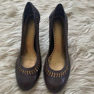 Gianni Bini Essex Heels Black with Gold Trim